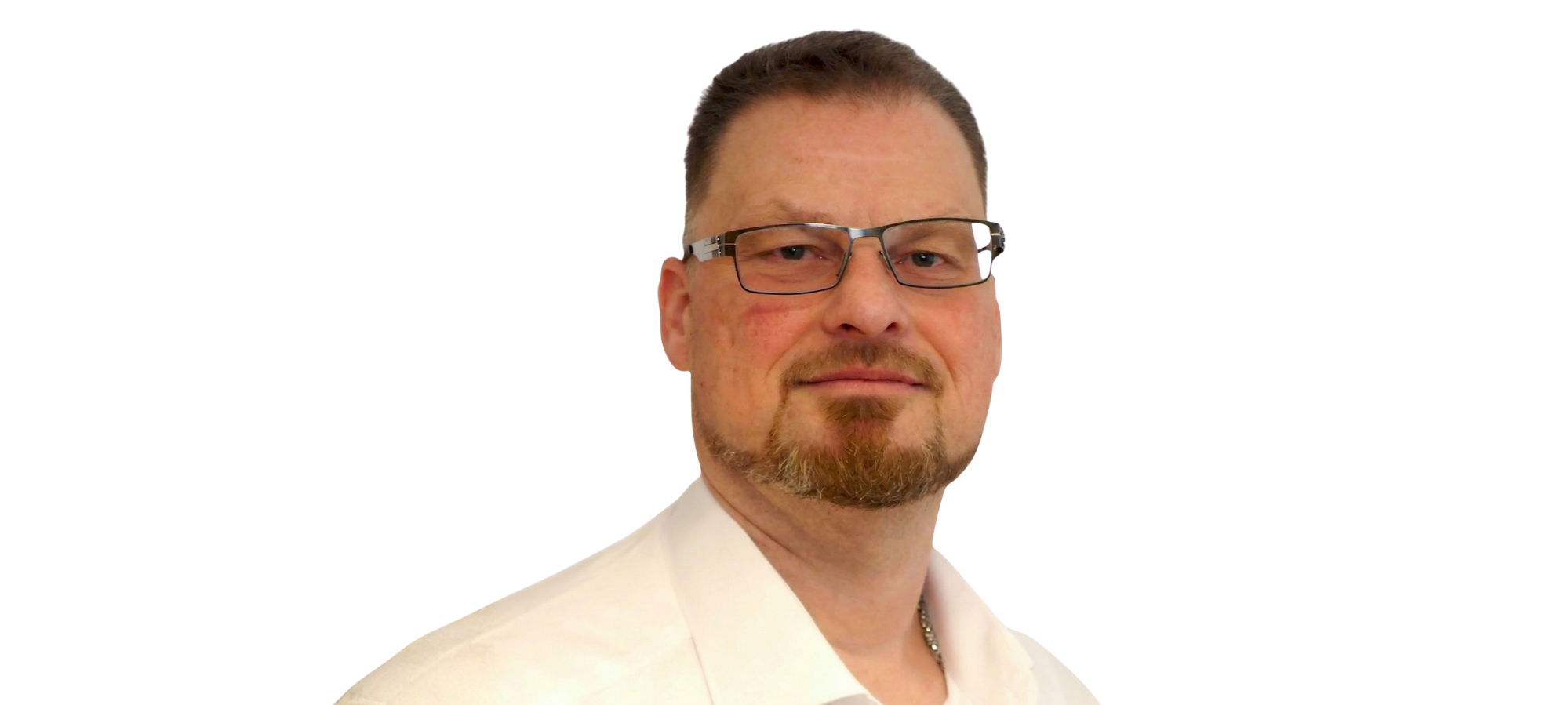 Martin Helmering schaut freundlich in die Kamera. Er trägt ein weißes Hemd.