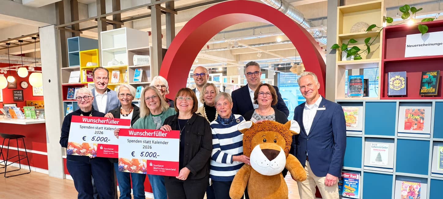 Sparkasse Märkisches Sauerland spendet 10.000 Euro an Bibliotheken